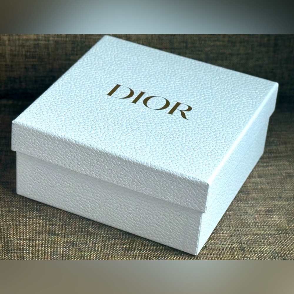 Dior Signature Gift Box Textured White Box with Gold Logo Medium